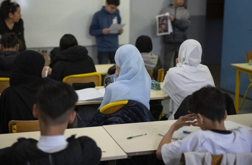 20 de septiembre de 2026 Italia anuncia nuevas medidas sobre el uso del velo y la presencia de estudiantes extranjeros en las aulas