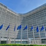 La Unión Europea endurece las reglas para el retorno de migrantes sin autorización de residencia: qué cambia y a quiénes afecta