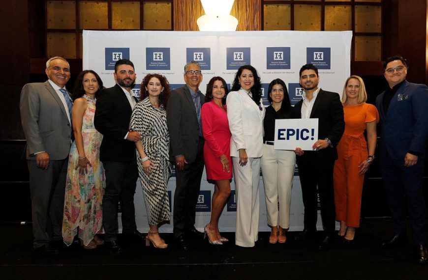 Comunidad latina impulsa el crecimiento económico de Houston pese a las dificultades migratorias