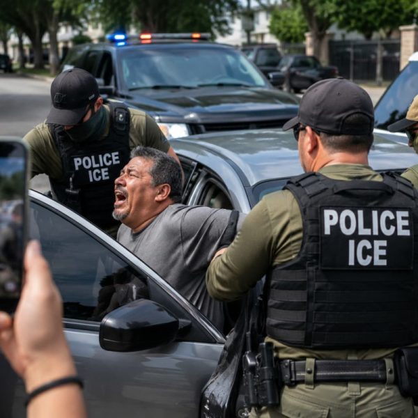 El video de un inmigrante mexicano durante un&hellip;