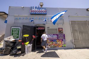 Redadas migratorias siguen afectando gravemente a los negocios&hellip;