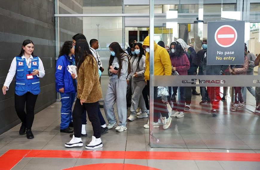 Colombia recibe vuelo humanitario con 73 connacionales retornados desde Estados Unidos