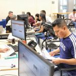 España acelera la regularización de inmigrantes mientras aumenta la demanda de trabajadores extranjeros