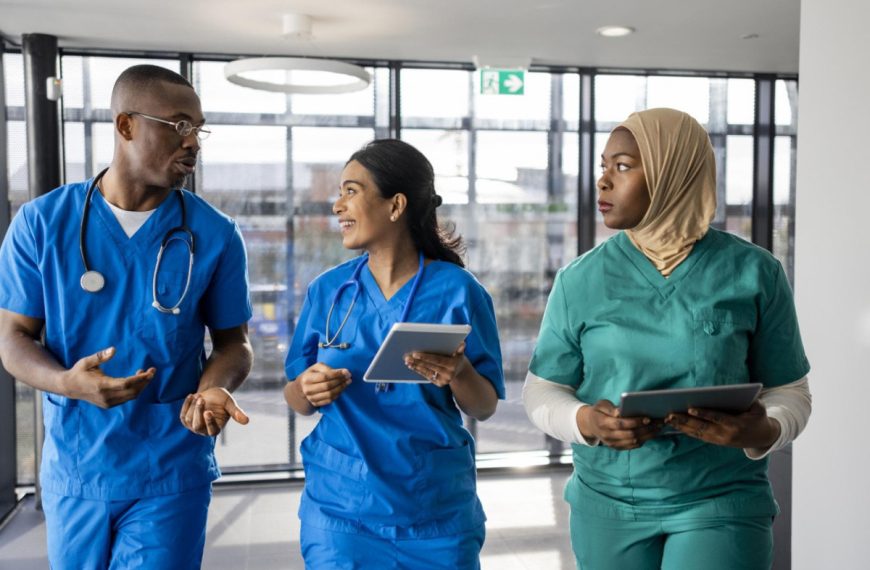 Reino Unido amplía la contratación de profesionales latinoamericanos en el sector salud
