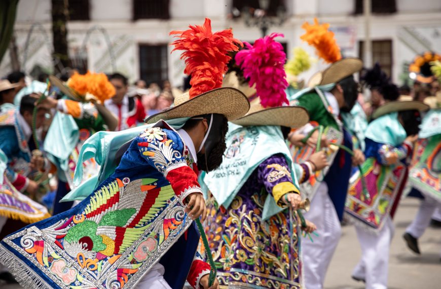 Miles de personas celebran la cultura latina en&hellip;
