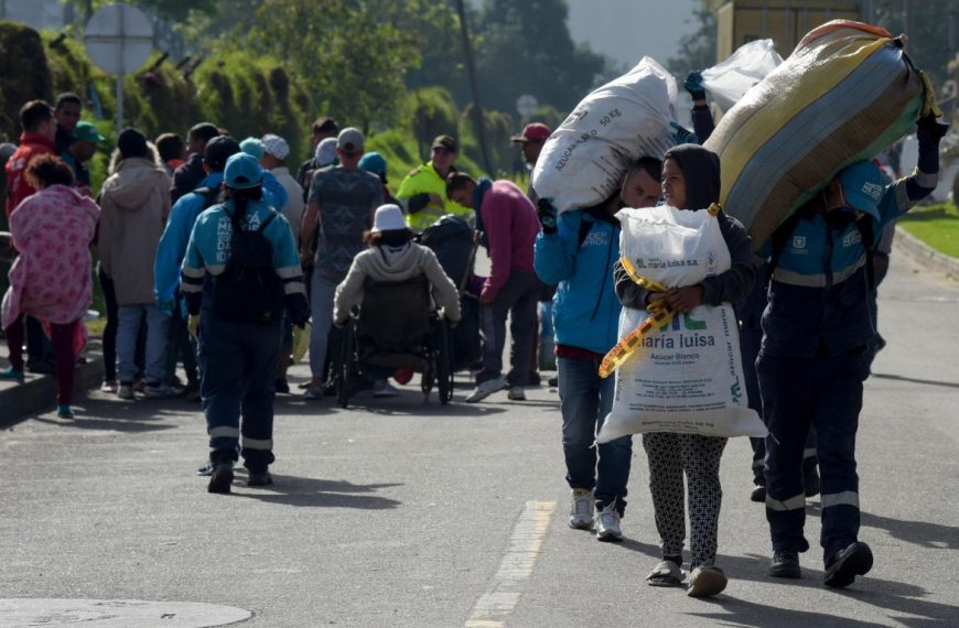 Colombia cambia su política migratoria y anuncia operativos para deportar a extranjeros en situación irregular