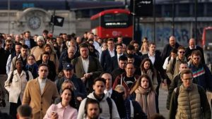 Reino Unido intensifica los controles migratorios y aumenta&hellip;