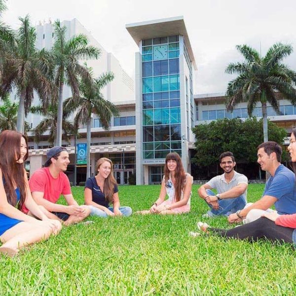 Universidades de EE. UU. prevén una fuerte caída&hellip;