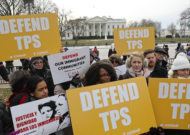 Trump avanza con el fin del TPS y miles de inmigrantes quedan en riesgo de perder su protección