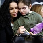 EL MIEDO A ICE LLEVA A FAMILIAS INMIGRANTES A TOMAR DECISIONES EXTREMAS PARA PROTEGER A SUS HIJOS