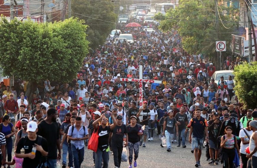 Nueva caravana de 800 migrantes parte de México: el destino ya no es directamente Estados Unidos