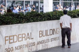 Juez federal de Los Ángeles busca limitar los&hellip;
