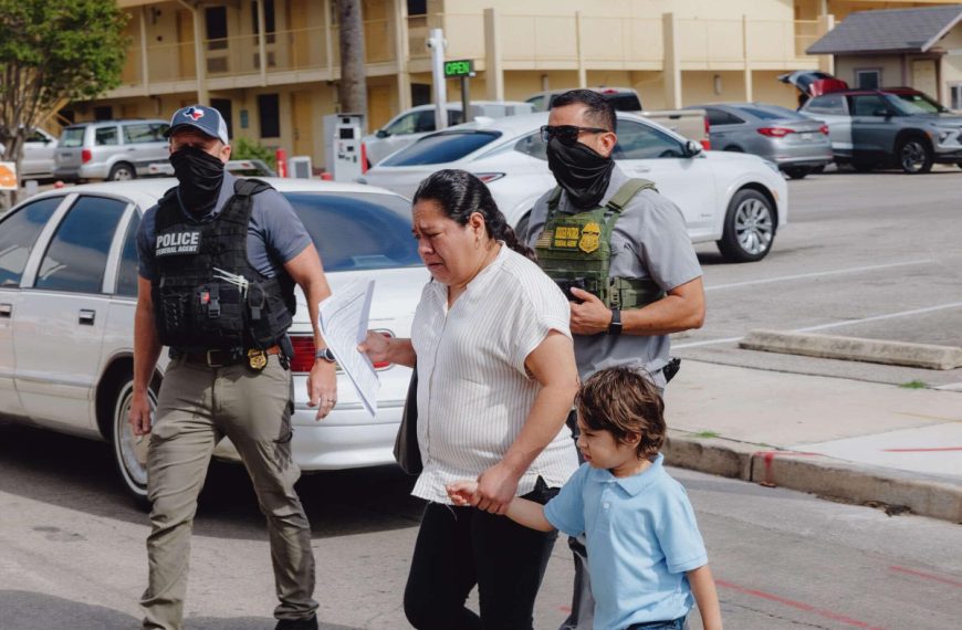 El miedo a ICE cambia la vida cotidiana de inmigrantes en San Antonio