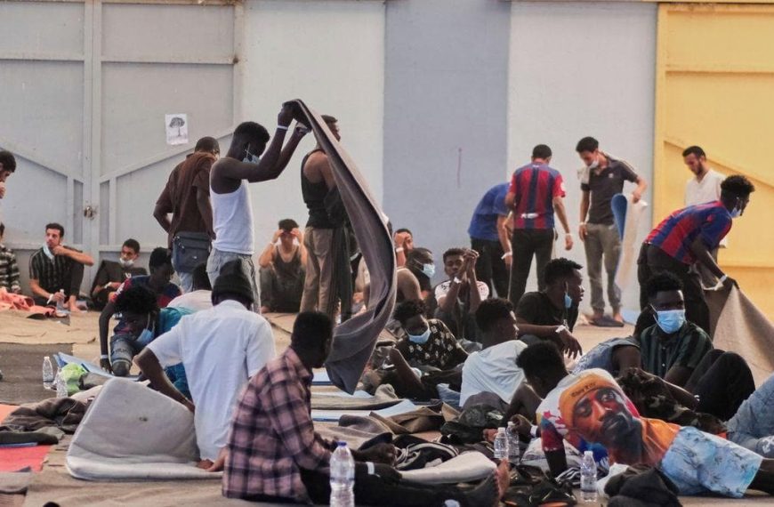 Grecia: tensión en un centro para migrantes termina con una fuga