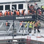 Reino Unido: bajan los cruces en el Canal, pero el Gobierno endurece la lucha contra las redes de tráfico