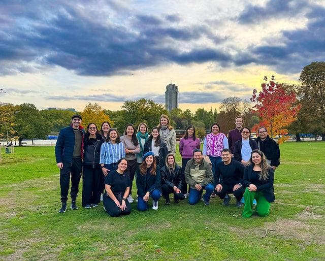 Jóvenes latinoamericanos en Londres enfrentan retos de vivienda, empleo e integración