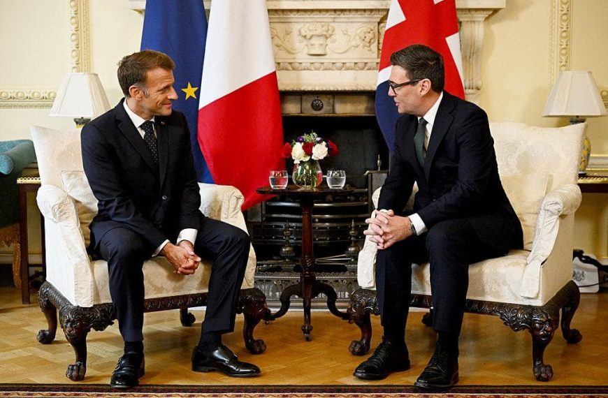 Macron y el Reino Unido refuerzan la cooperación contra las redes de tráfico de migrantes
