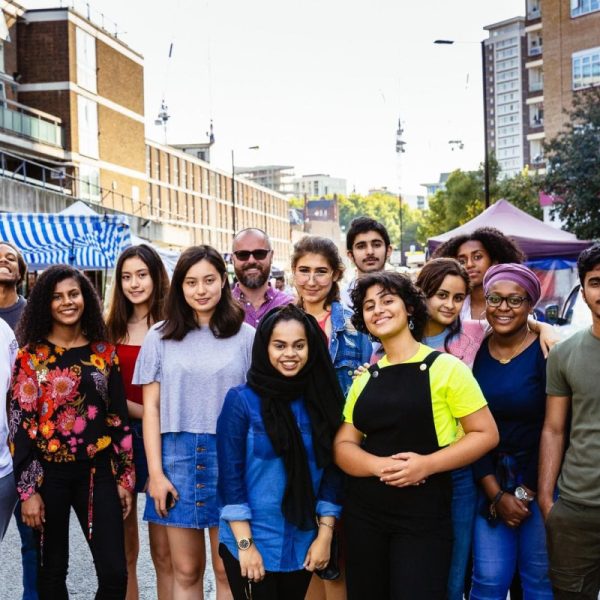 JÓVENES LATINOAMERICANOS EN LONDRES PONEN SOBRE LA MESA&hellip;