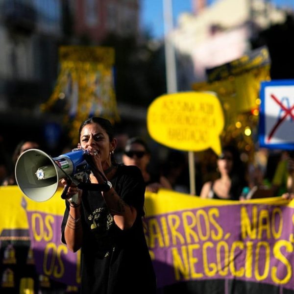 Portugal: miles de personas protestan contra la crisis&hellip;