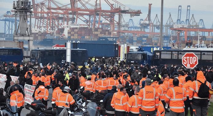 Huelga internacional de trabajadores portuarios afecta a más de 100 puertos: Francia, Italia y Grecia entre los países movilizados