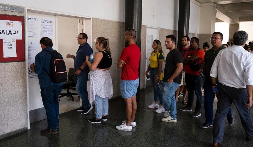 Más de 134.000 brasileños votan en Portugal en una jornada electoral histórica