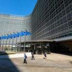 Bruselas aclara el alcance de la regularización en España: los permisos no permiten residir libremente en toda la Unión Europea