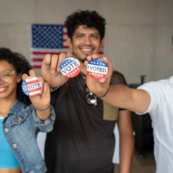 Los votantes latinos se alejan de Trump y&hellip;